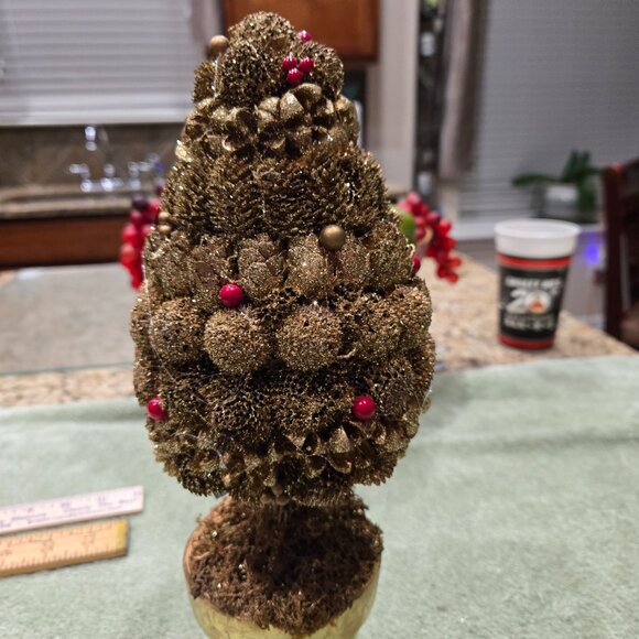 Flemish themed/designed tabletop Christmas Trees - Picture 4 of 6